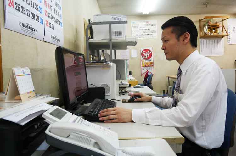 接客以外にもデータ管理など。幅広い仕事を任せます！