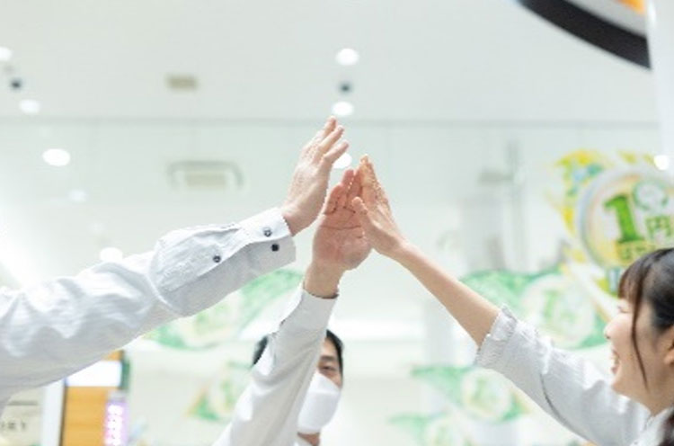 伯和の社風はとにかく「アットホーム」!店舗では20~30代の「明朗」で「熱い」スタッフが多数活躍しています。