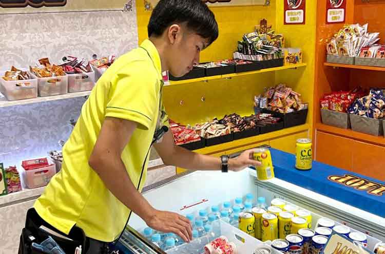 毎日お店の顔としてお客様をおもてなし♪