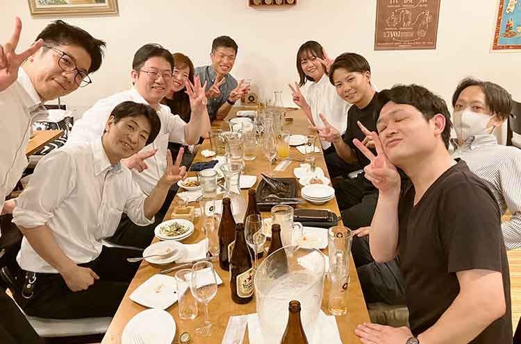 スタッフ同士はもちろん、社長との距離も近いからコミュニケーションもばっちりです。