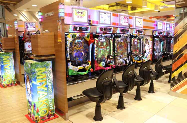 スペースミヤコはJR京橋駅北口から東へ徒歩1分。パチンココーナー全台パーソナルシステム設置。