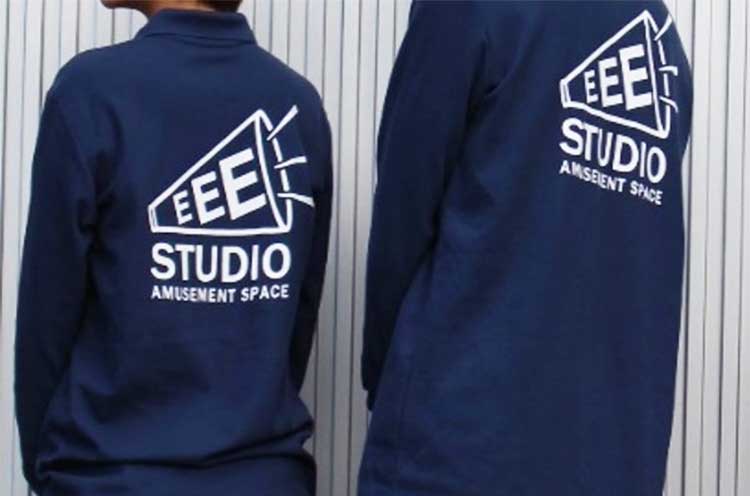 制服はポロシャツ＆ジーンズなどでとてもカジュアルです。