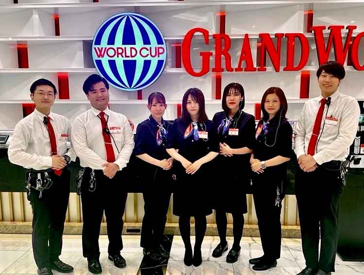 【盤石な財務状況で高収益】ユニークな福利厚生・賞与年3回など高待遇◎新規出店も視野に成長を続けるワールドカップでチャンスを掴もう！