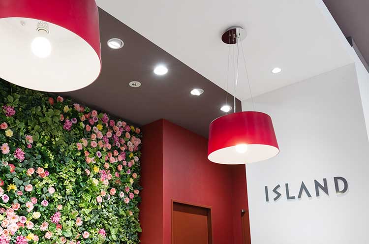 タバコの臭いも心配なし。キレイで快適な環境で働けます！